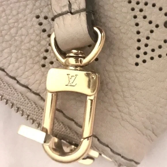 Louis Vuitton Selene Pouch Mahina Beige - Picture 8 of 8